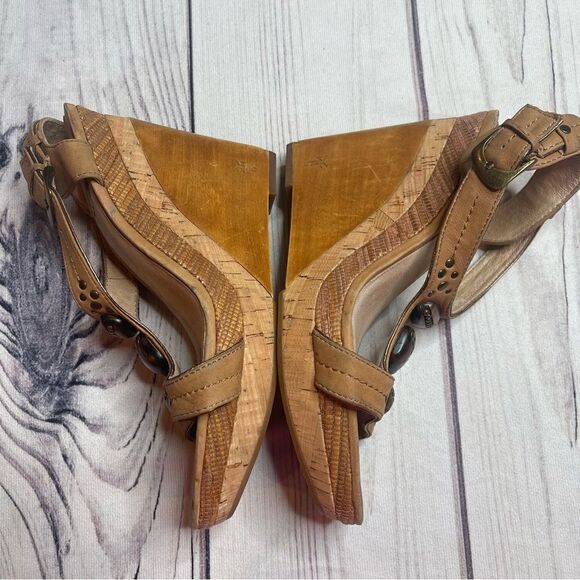 FRYE Bridget Ornament Tan Leather Wedge Heel Sandals Women's Size US 9.5 M 73441 - Picture 8 of 10